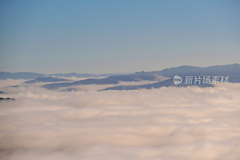 São Leonardo da Galafura在杜洛山谷的视角，雾使你看不到杜洛河